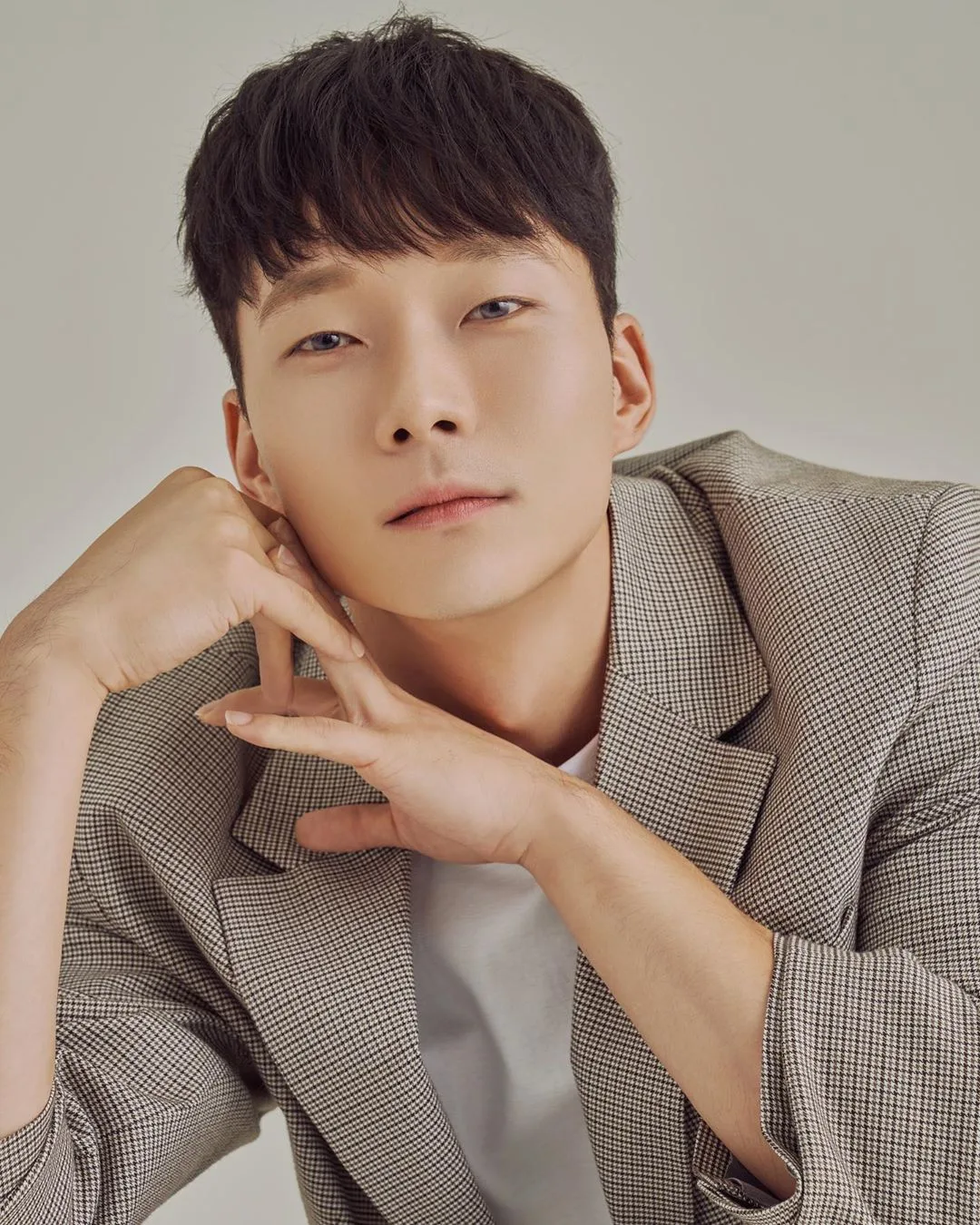 Portrait of South Korean actor Lee Seung-Hee