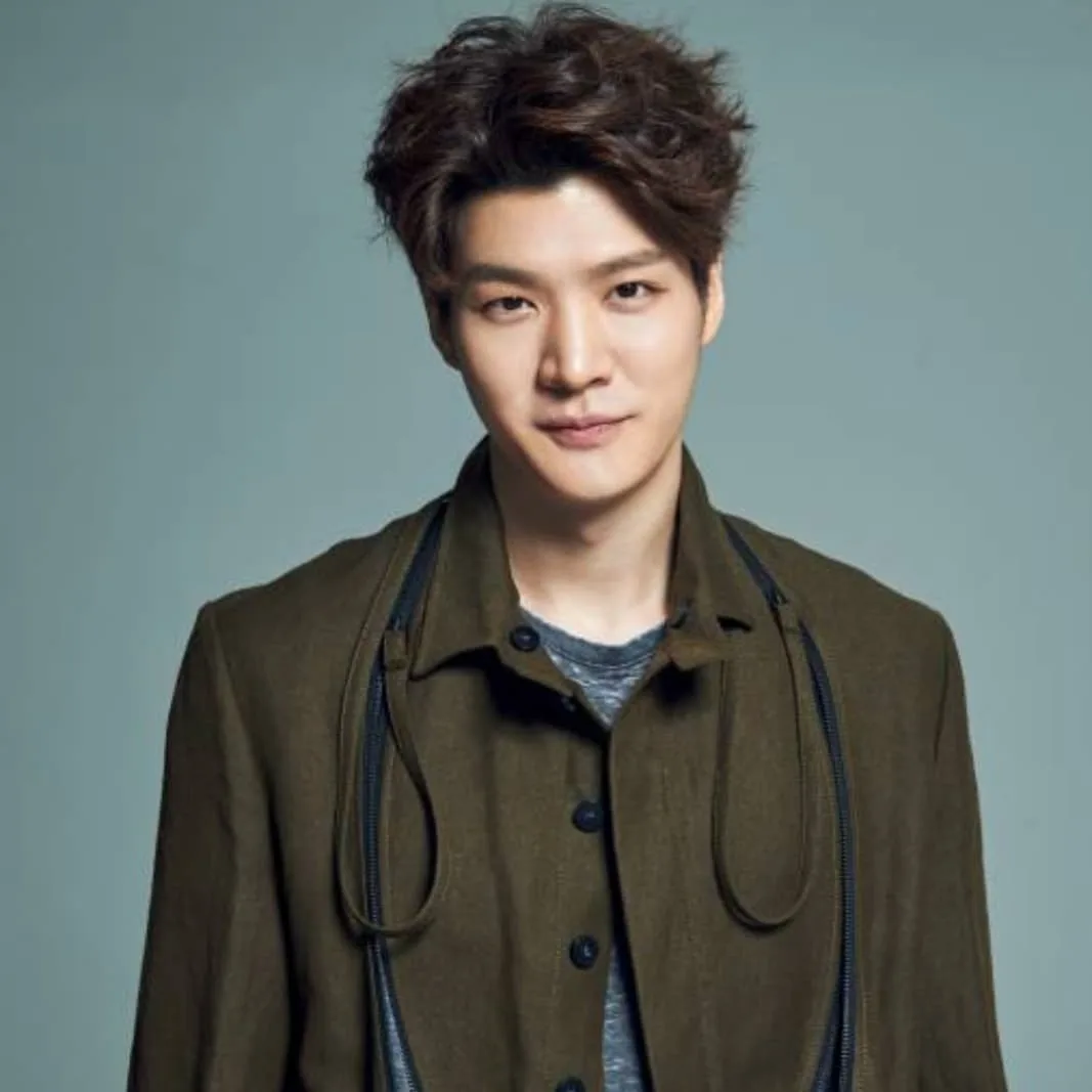 Jo Min-Wook profile portrait photograph