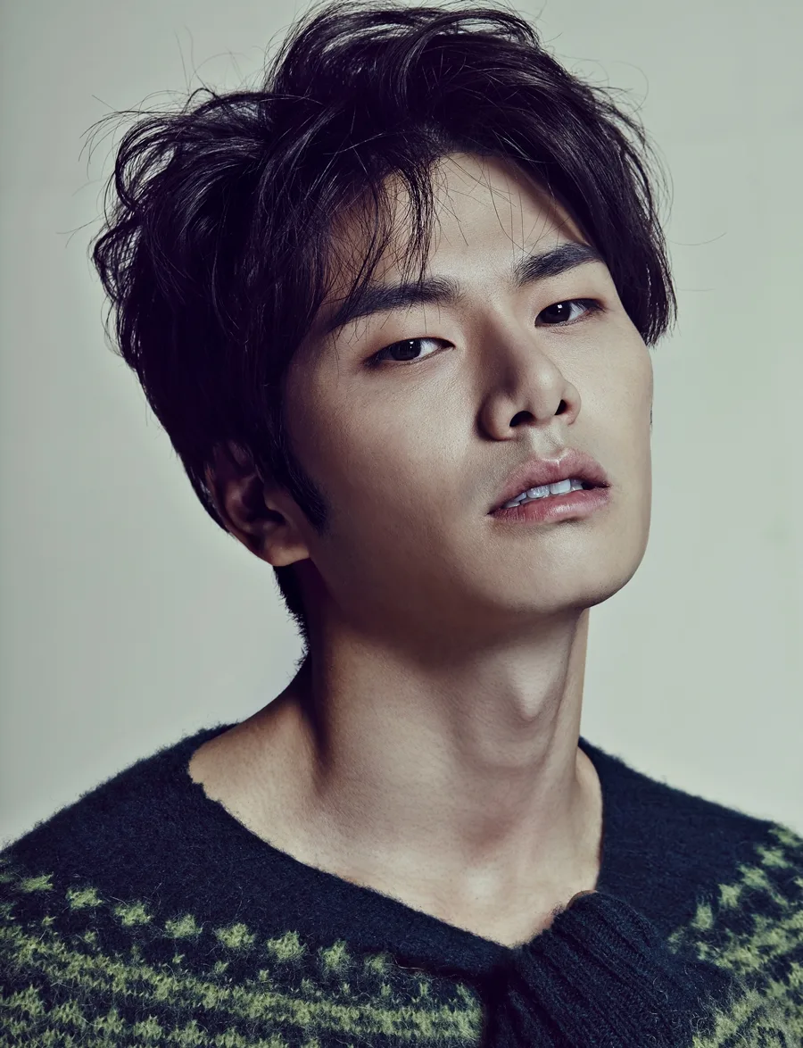Portrait of South Korean actor Lee Yi-Kyung