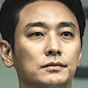 Ju Ji-Hoon portraying Bang Tae-Seob