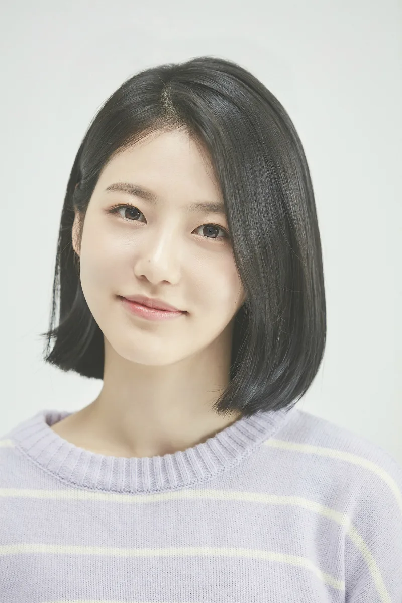 Portrait photograph of actress Shin Ye-Eun