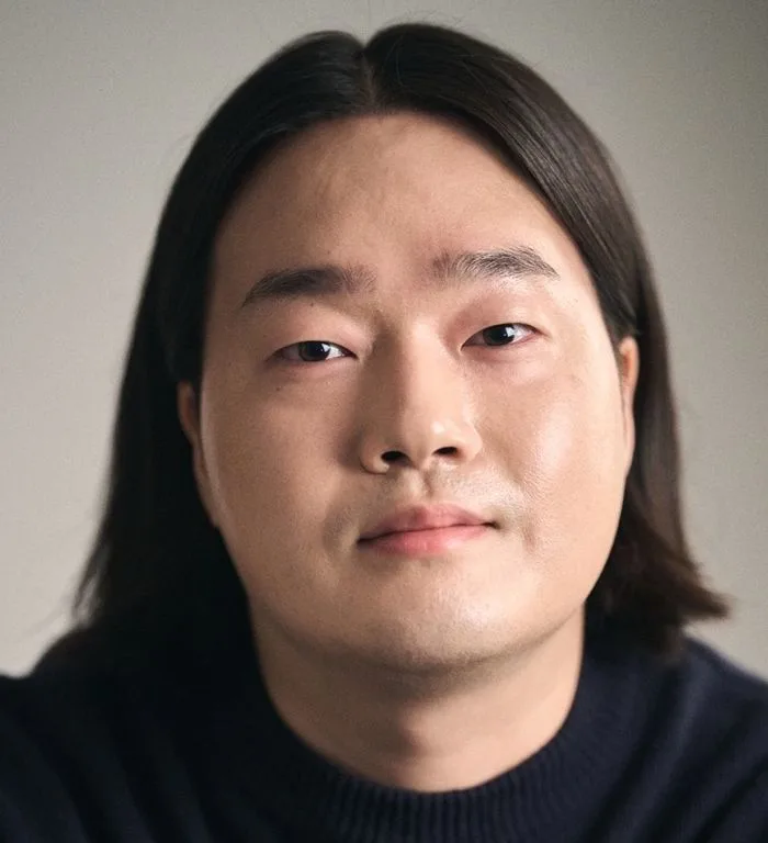 Promotional portrait of South Korean actor Park Seok-Won