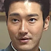 Actor Choi Si-Won portraying Hong Min-Beom.