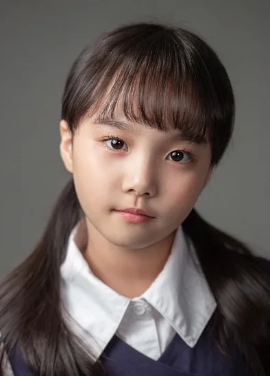 Portrait photograph of child actress Kim Ji-Yu