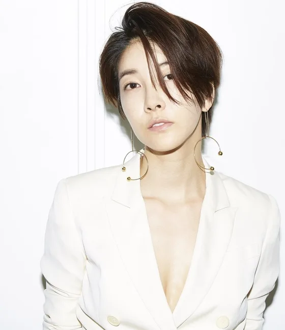 Jin Seo-Yeon profile photograph