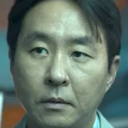 Lee Hyun-Kyun portrays Ju Cheol-Min